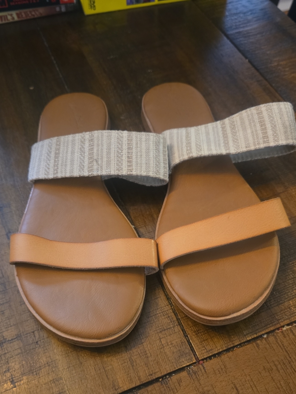Universal Thread Women’s Two-Strap Slide Sandals in Tan and Cream